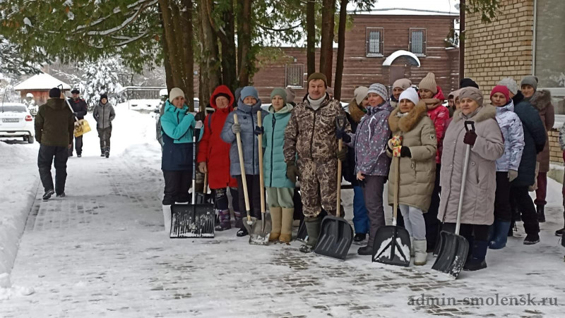 в Темкинском районе прошел масштабный субботник по уборке снега - фото - 1