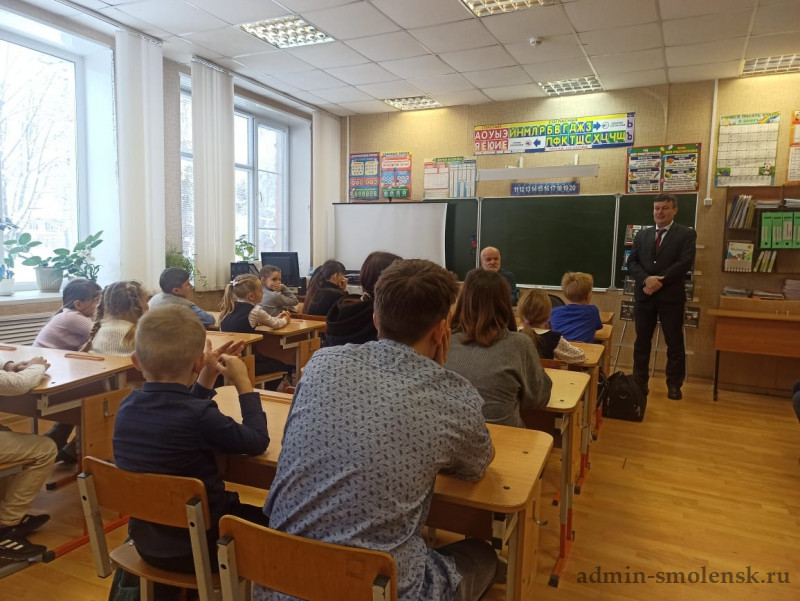 в школах Темкинского района прошла встреча с писателем Сергеем Егоровичем Михеенковым - фото - 6
