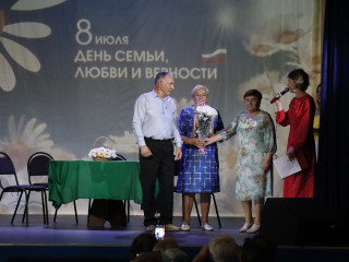 в Темкинском СДК прошла церемония награждения ко Дню семьи, любви и верности - фото - 9