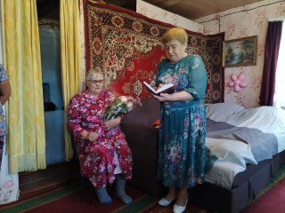 с 90-летним юбилеем поздравили жительницу Темкинского округа - фото - 1