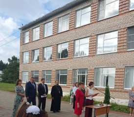 в школах округа прошли торжественны линейки ко Дню знаний - фото - 10