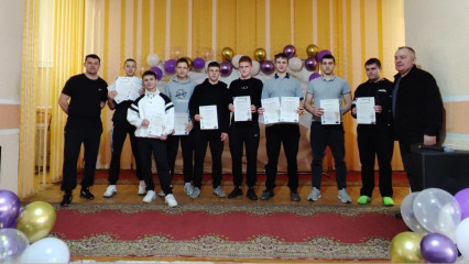 допризывная молодёжь Темкинской школы показала силу, ловкость и выправку - фото - 9