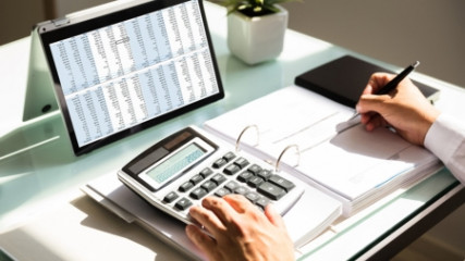 информацию о налоговой задолженности можно получать по СМС и на электронную почту - фото - 1
